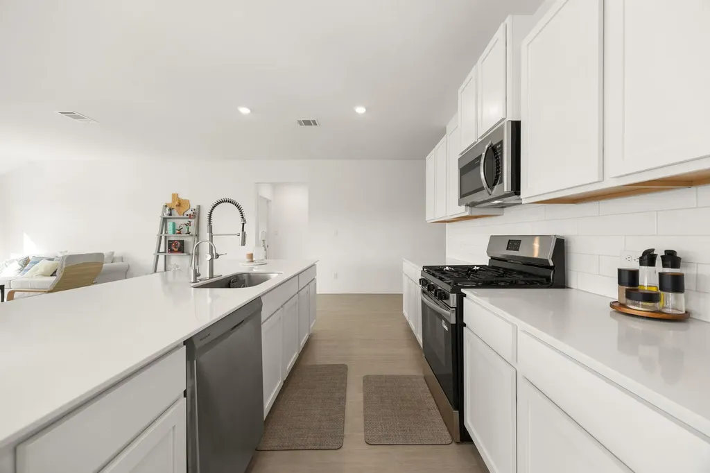 1612 Devine Lake Bend Leander TX 78641