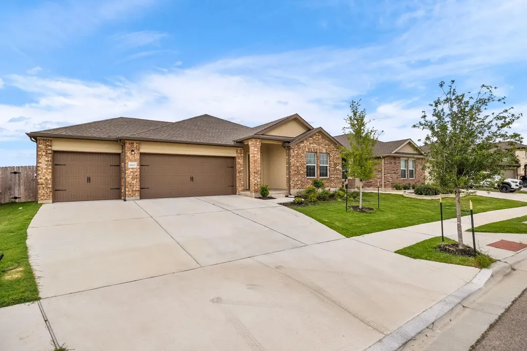 1612 Devine Lake Bend Leander TX 78641