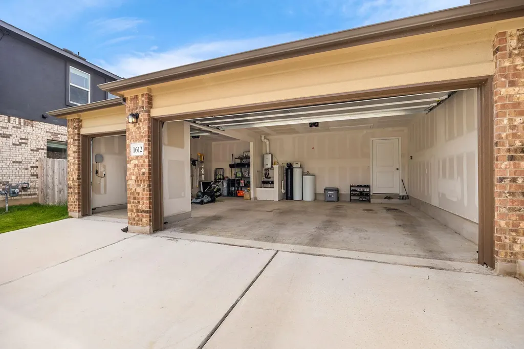 1612 Devine Lake Bend Leander TX 78641