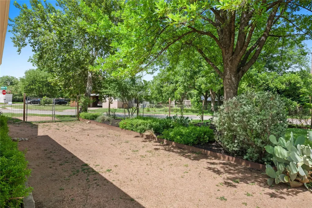 7523 Meadowview Lane Austin TX 78752