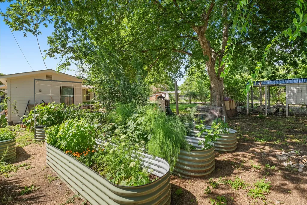 7523 Meadowview Lane Austin TX 78752