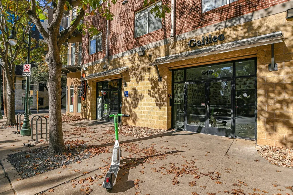 910 W 25th Street Austin TX 78705
