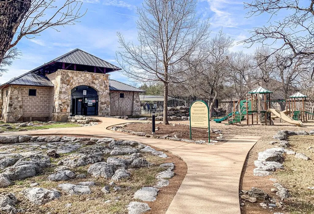 208 Kettleman Lane N Austin TX 78717