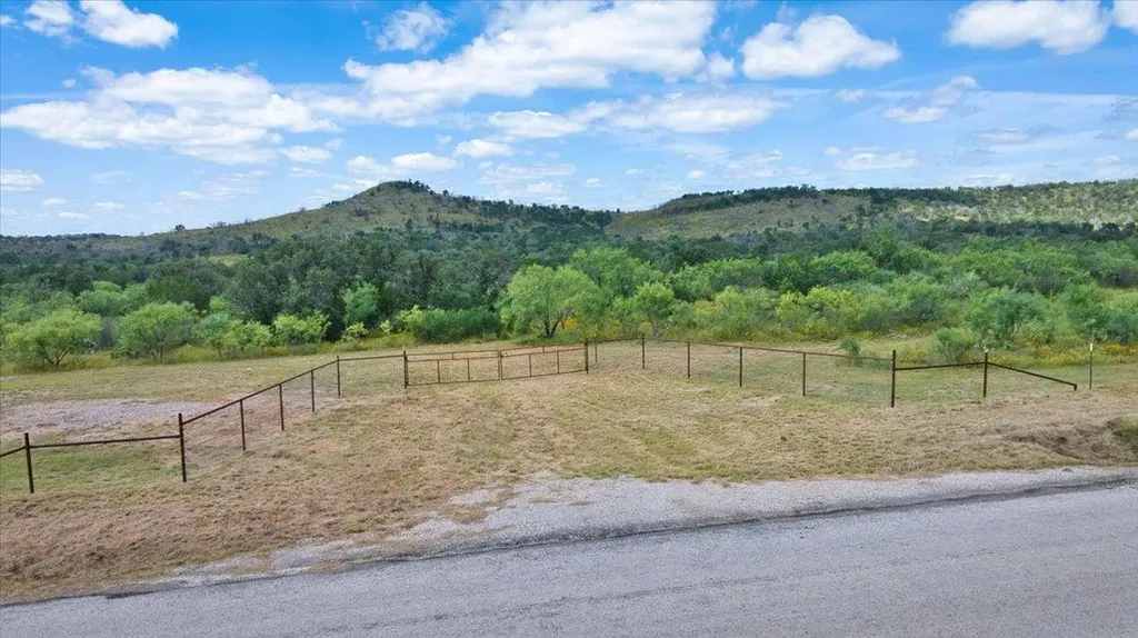 2144 Cr 307 Kingsland TX 78639