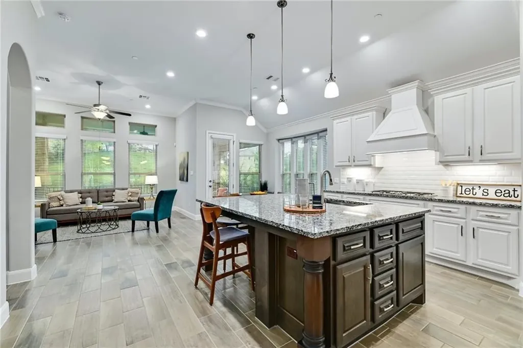 204 Maxwell Way Austin TX 78738