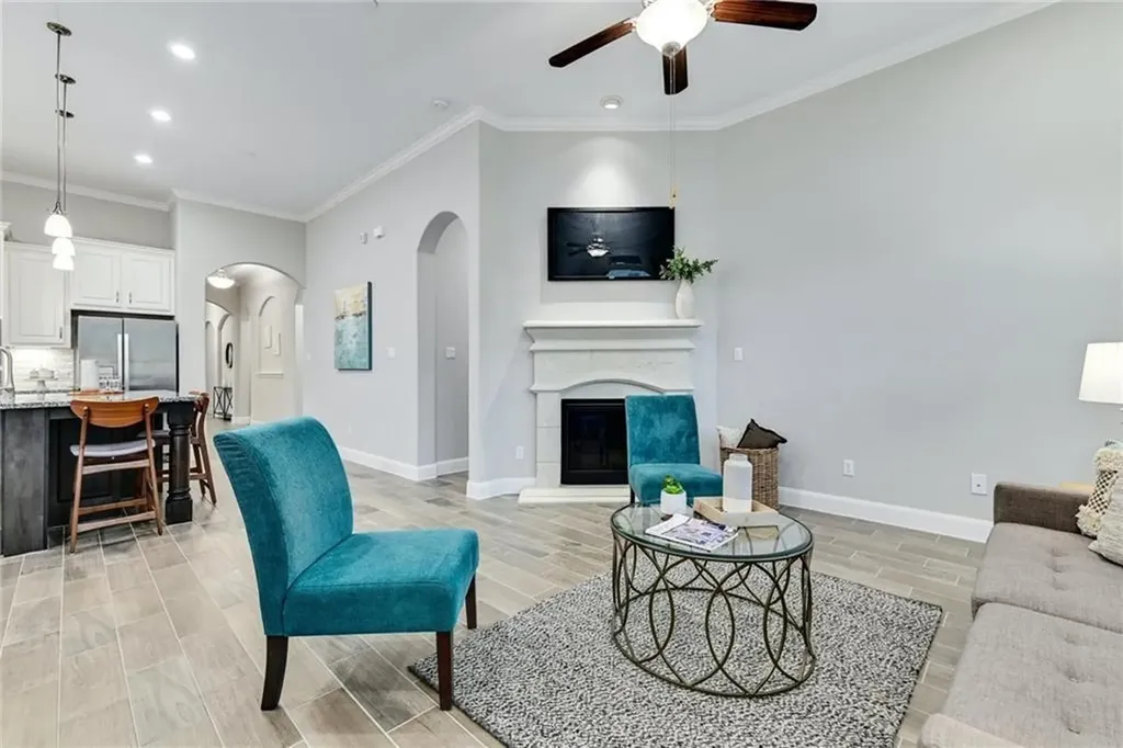204 Maxwell Way Austin TX 78738