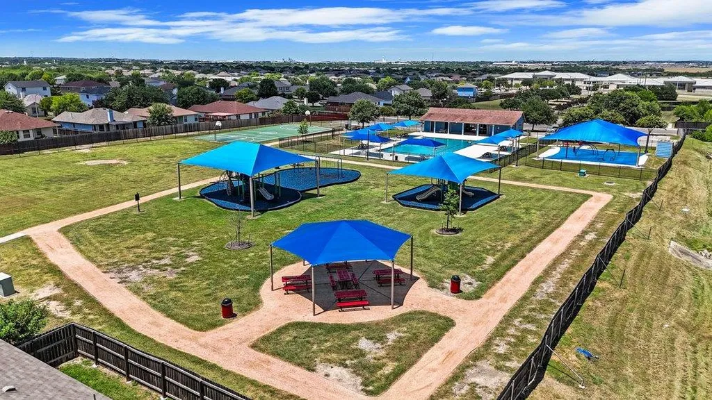752 Atlantis Kyle TX 78640