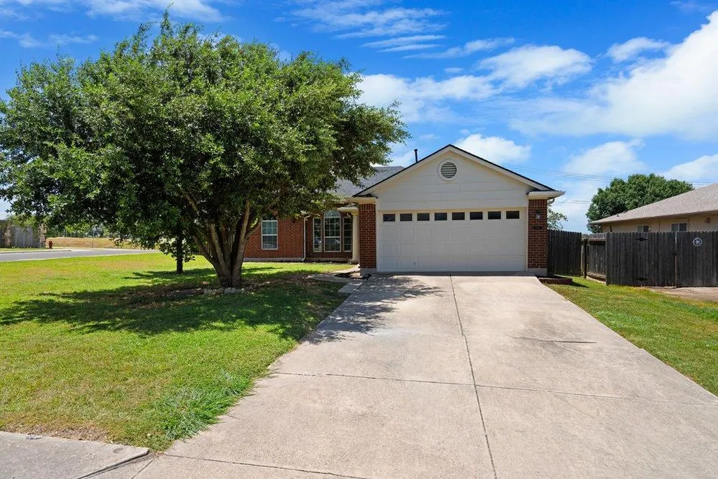 752 Atlantis Kyle TX 78640