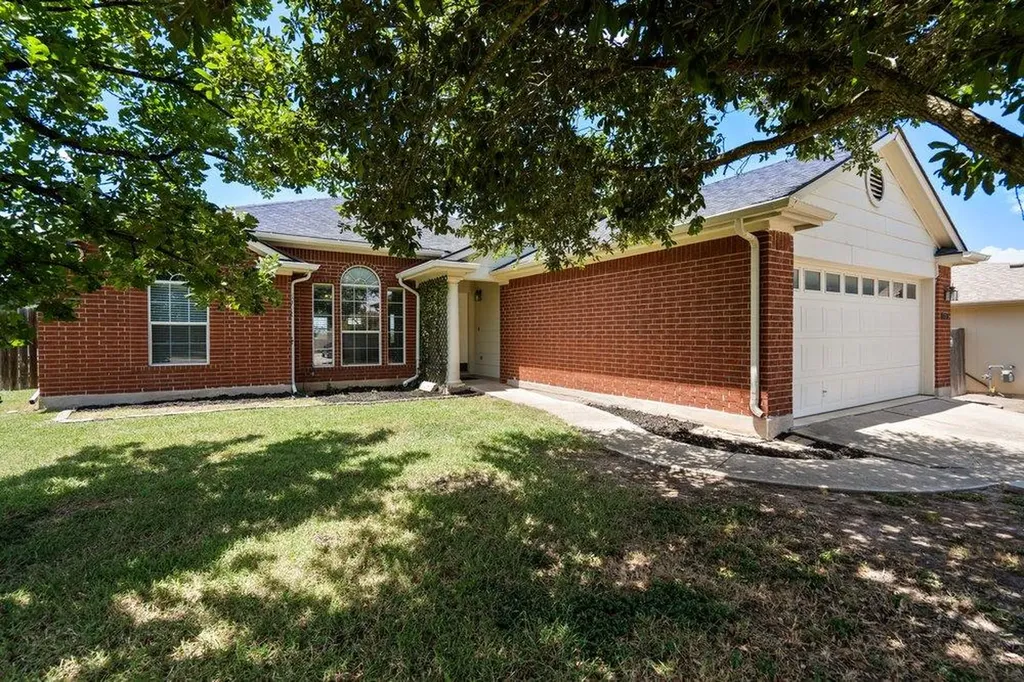 752 Atlantis Kyle TX 78640