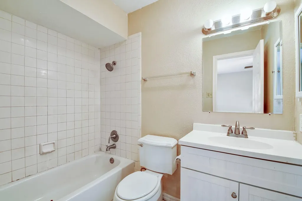 6826 Laguna Norte San Antonio TX 78239