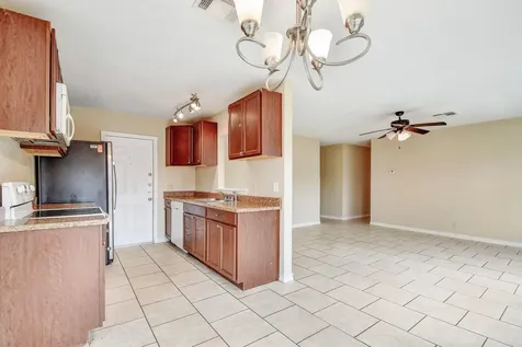 6826 Laguna Norte San Antonio TX 78239