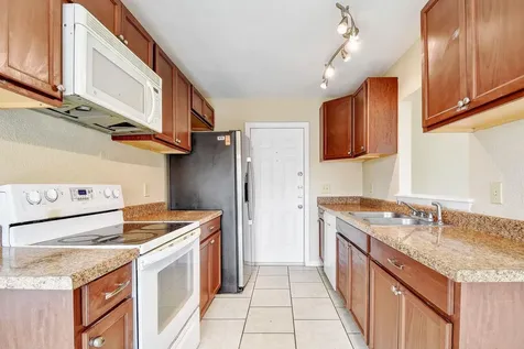 6826 Laguna Norte San Antonio TX 78239