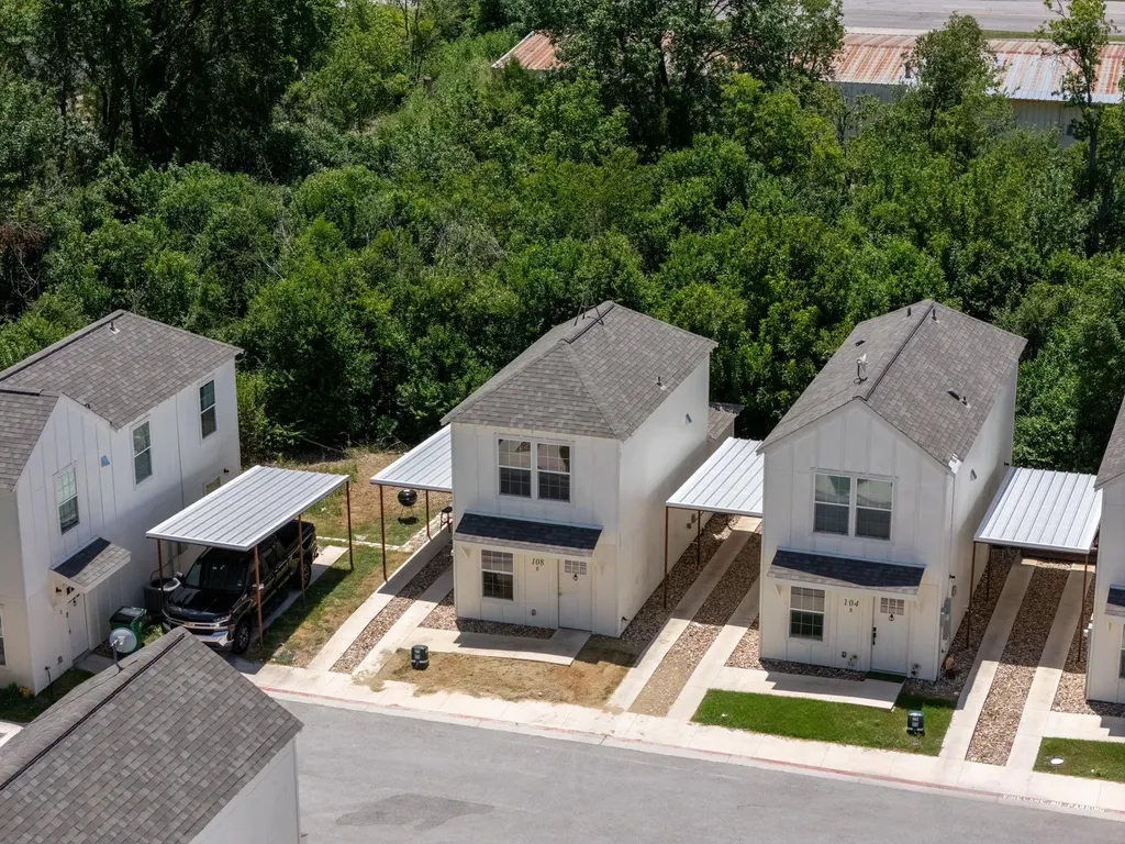 230 Debus Drive Taylor TX 76574