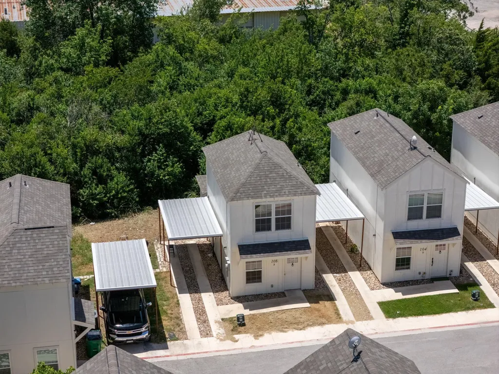 230 Debus Drive Taylor TX 76574