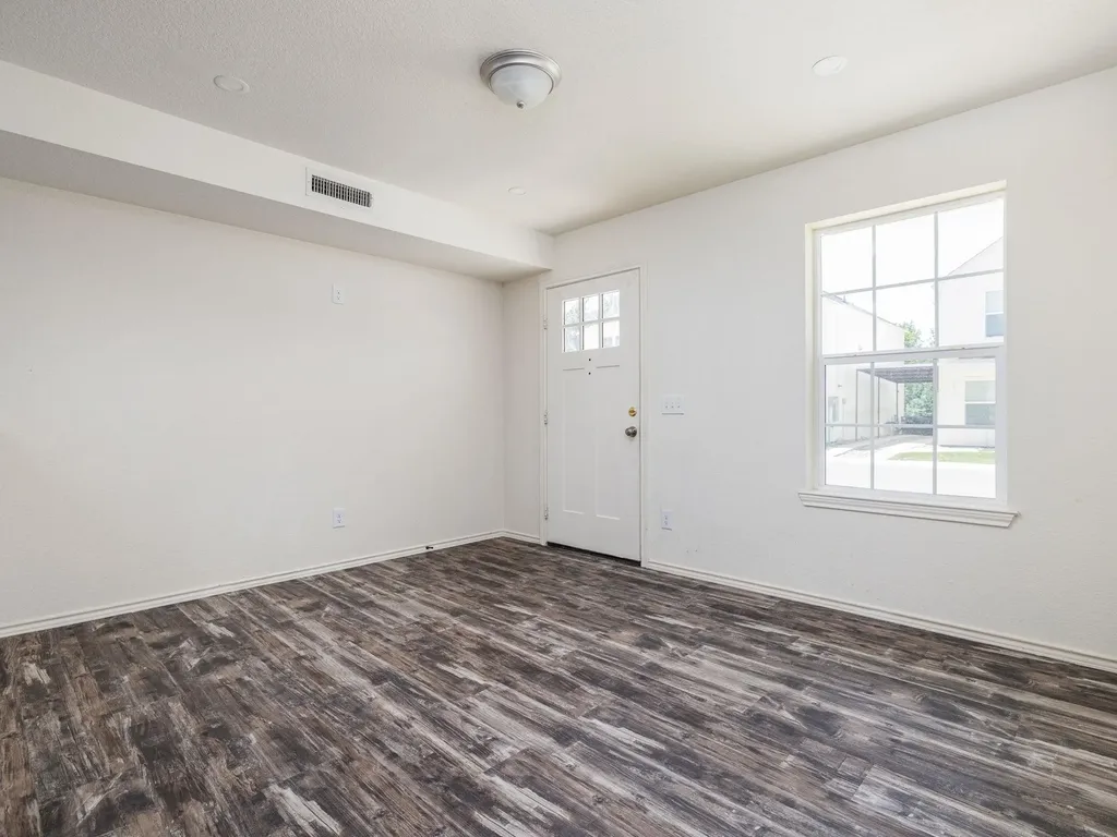 230 Debus Drive Taylor TX 76574