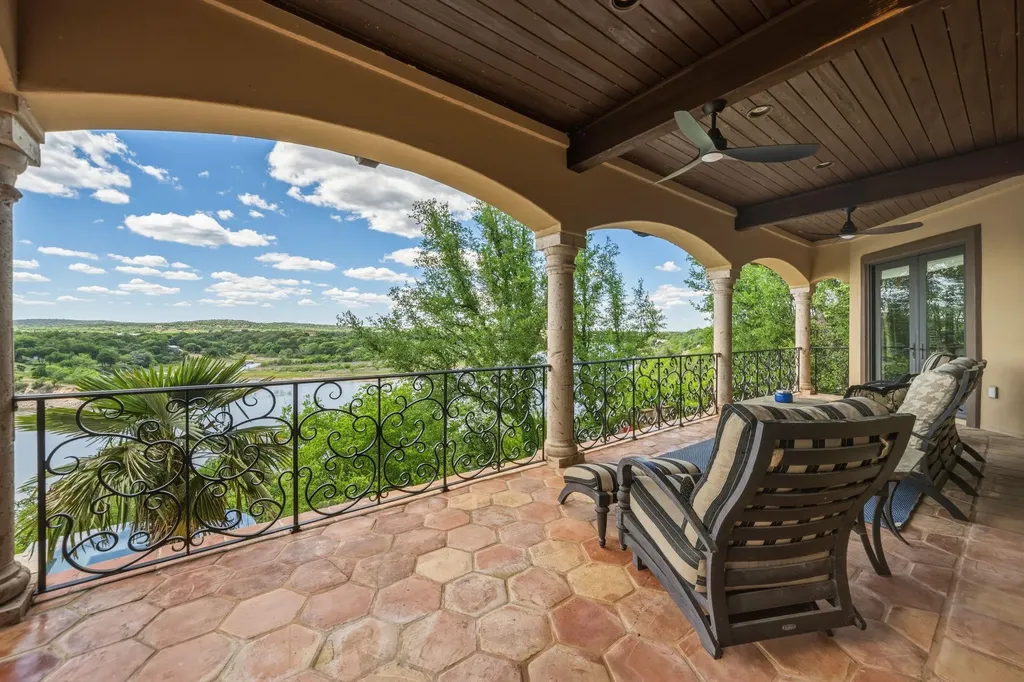 25110 River Road Spicewood TX 78669