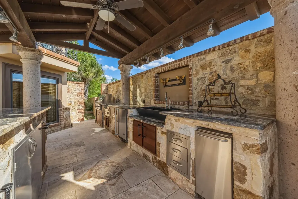25110 River Road Spicewood TX 78669