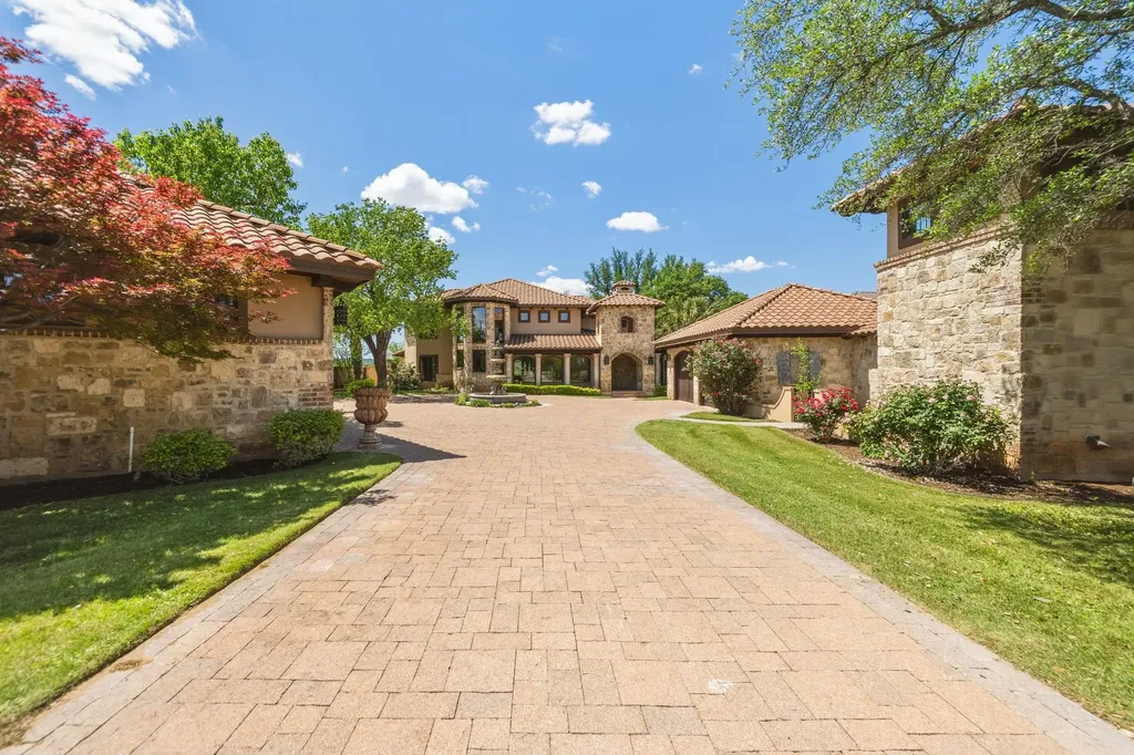 25110 River Road Spicewood TX 78669