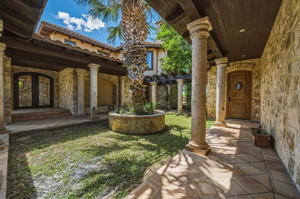 25110 River Road Spicewood TX 78669