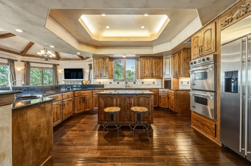 25110 River Road Spicewood TX 78669