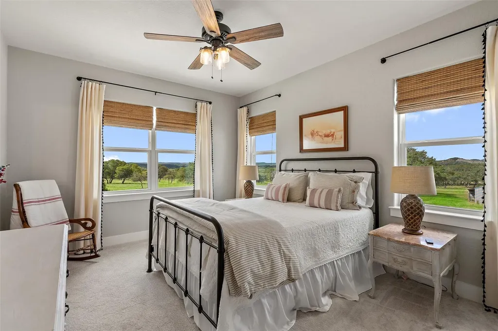 2454 Mckinney Loop Blanco TX 78606