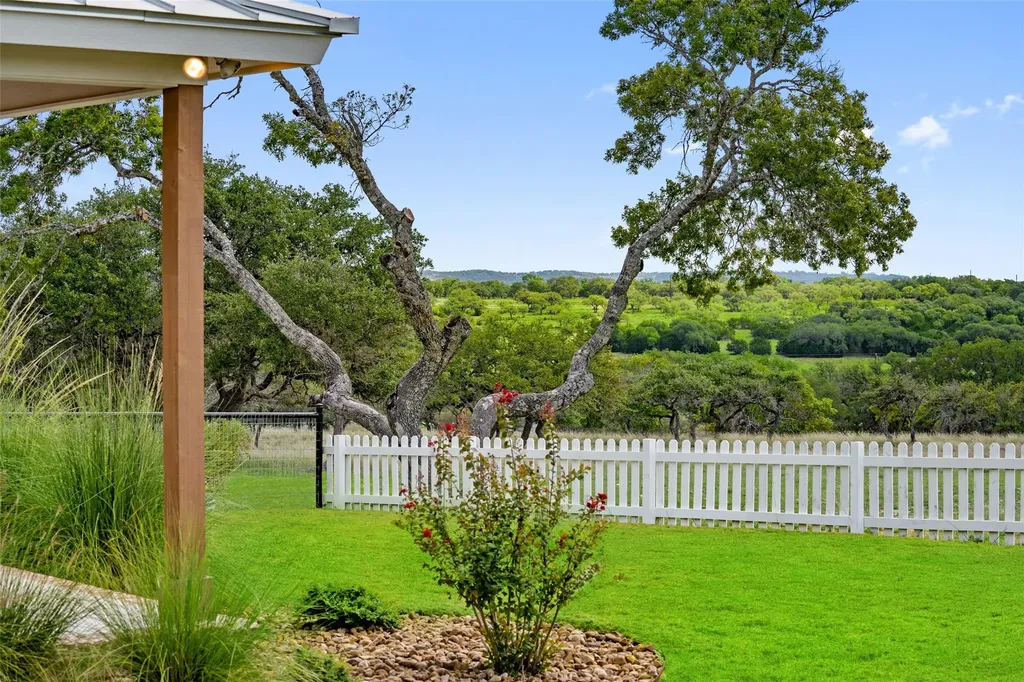 2454 Mckinney Loop Blanco TX 78606