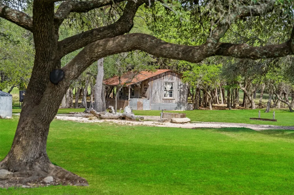 2454 Mckinney Loop Blanco TX 78606