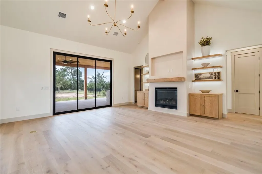 1731 Nature View Loop Driftwood TX 78619