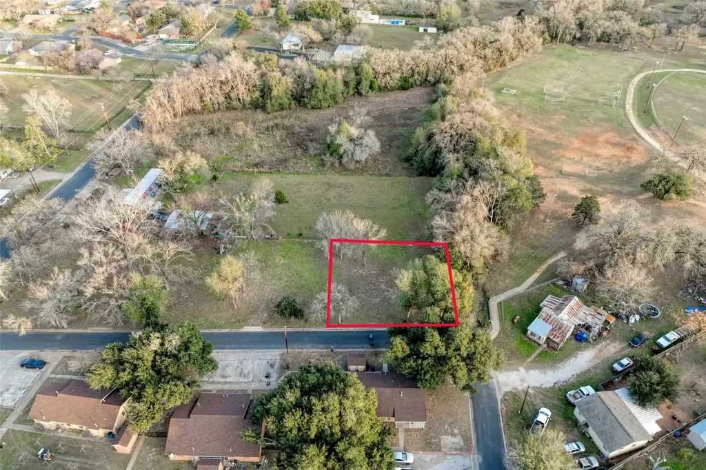 Lot 4 E Alamo Street Elgin TX 78621