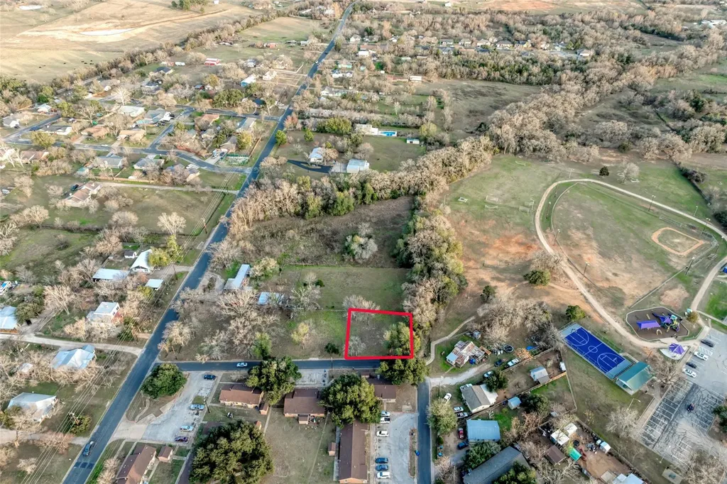 Lot 4 E Alamo Street Elgin TX 78621