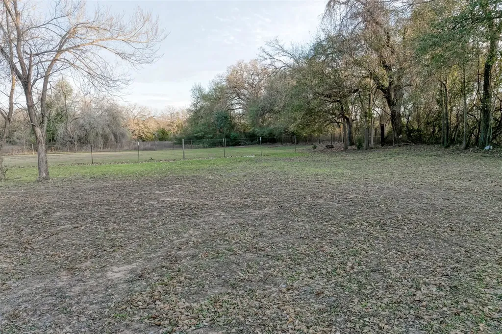 Lot 4 E Alamo Street Elgin TX 78621
