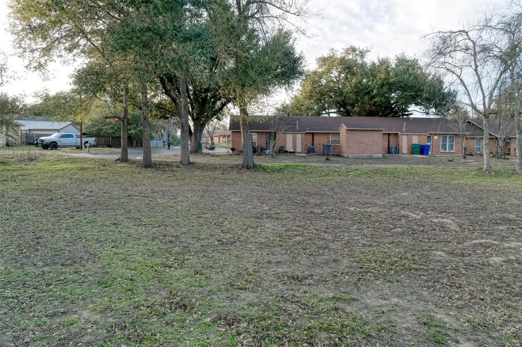 Lot 4 E Alamo Street Elgin TX 78621