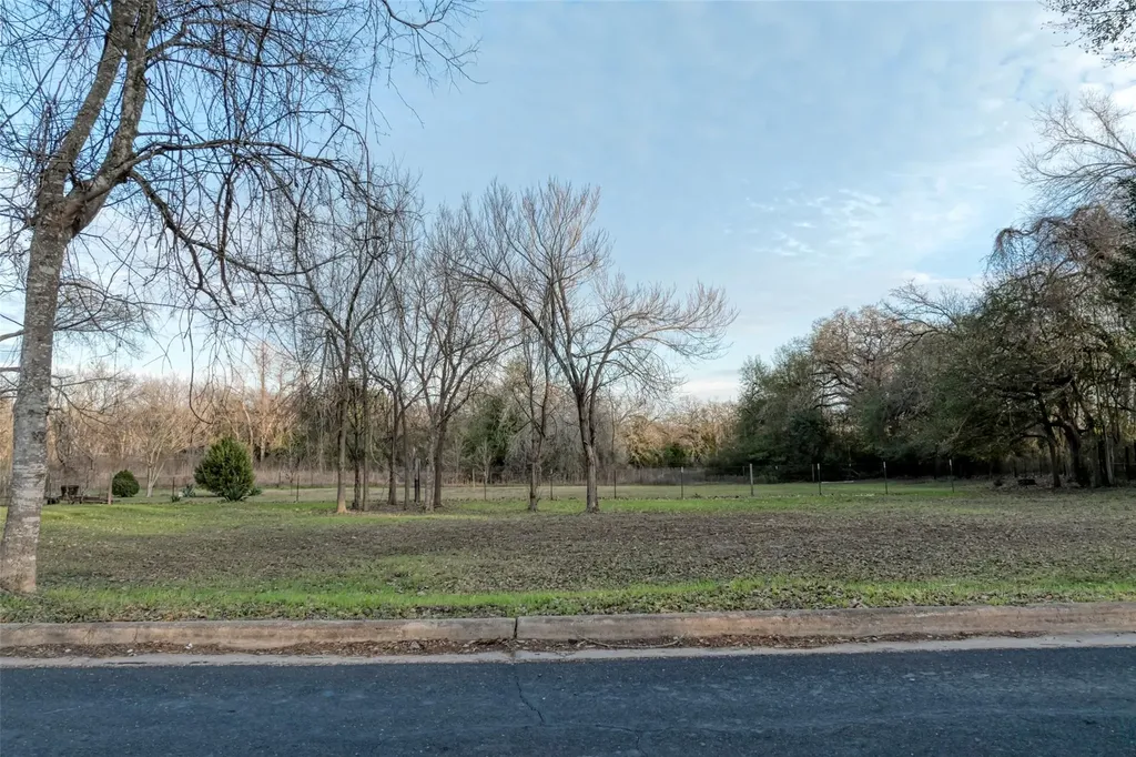 Lot 4 E Alamo Street Elgin TX 78621