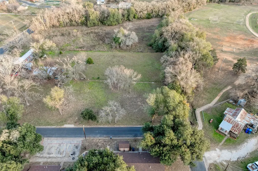 Lot 4 E Alamo Street Elgin TX 78621
