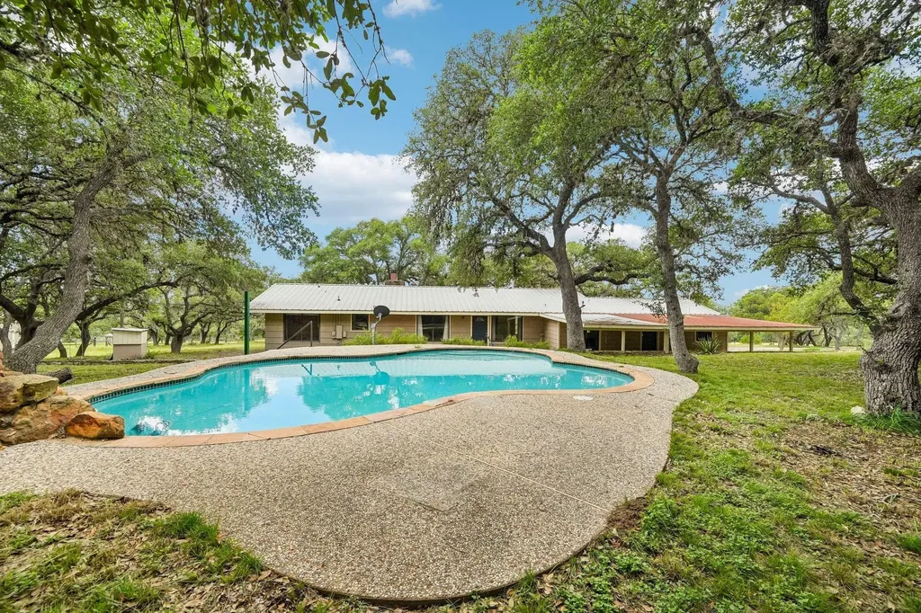 1876 Rocky Road Blanco TX 78606