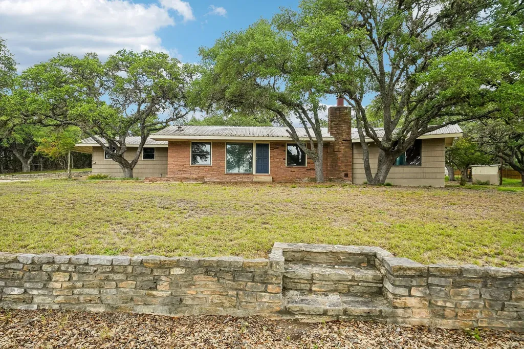 1876 Rocky Road Blanco TX 78606