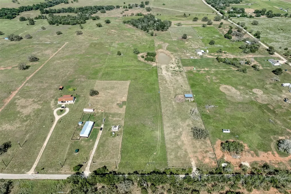 5309 Tenney Creek Road Luling TX 78648