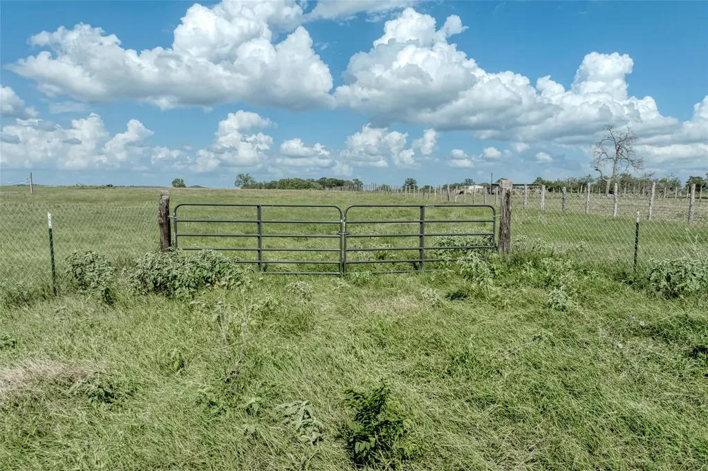 5309 Tenney Creek Road Luling TX 78648