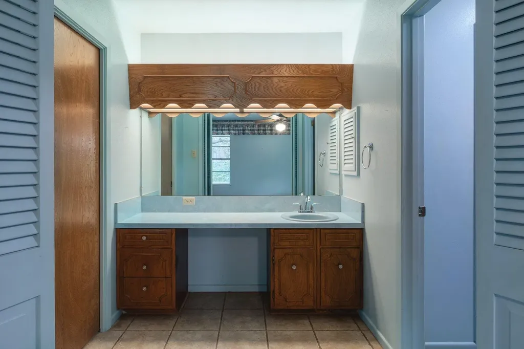 304 Hill Country Lane San Antonio TX 78232