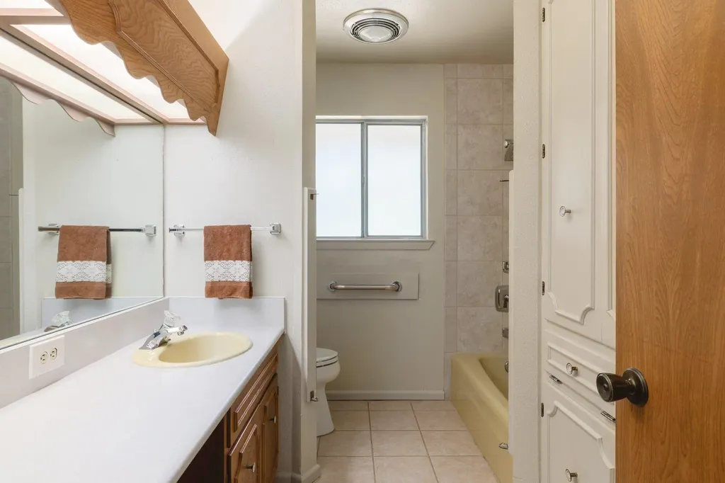 304 Hill Country Lane San Antonio TX 78232