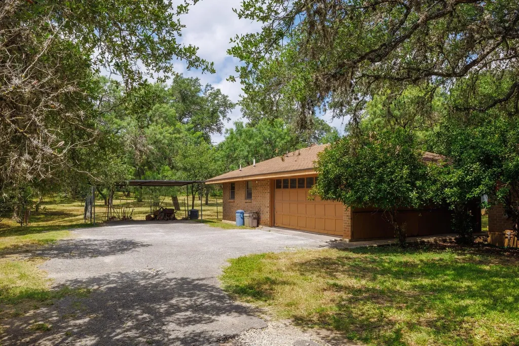 304 Hill Country Lane San Antonio TX 78232