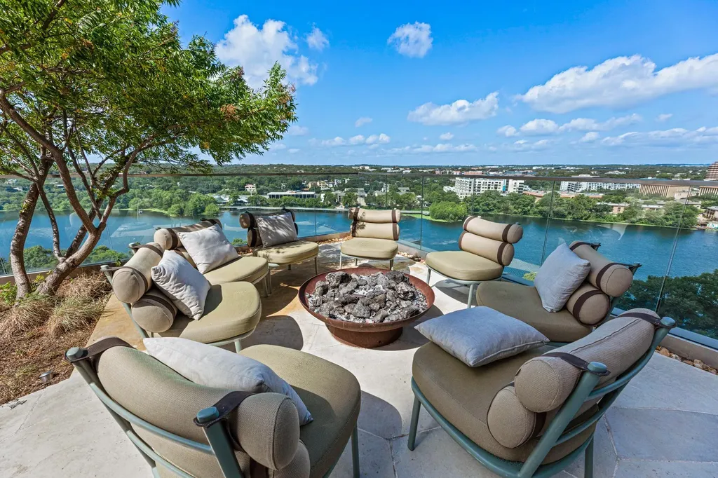44 East Avenue Austin TX 78701