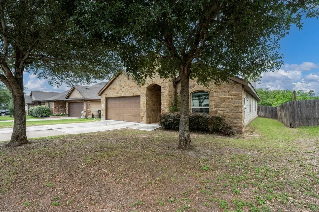 499 Eagle Brook Lane Buda TX 78610