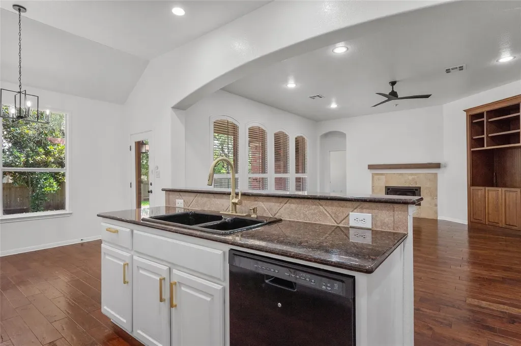 10421 Hansa Drive Austin TX 78739
