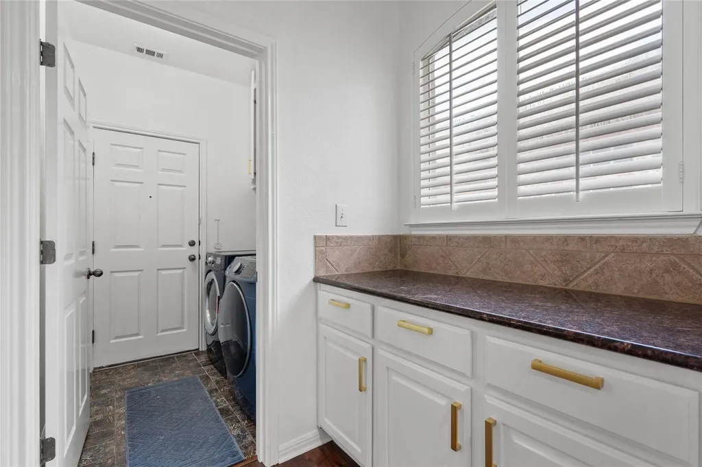 10421 Hansa Drive Austin TX 78739