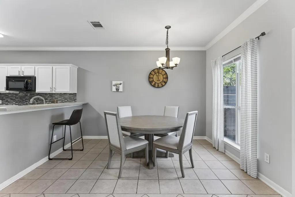 8909 Mountain Shadows Cove Austin TX 78735