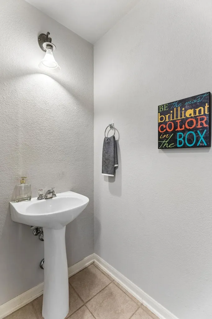 8909 Mountain Shadows Cove Austin TX 78735