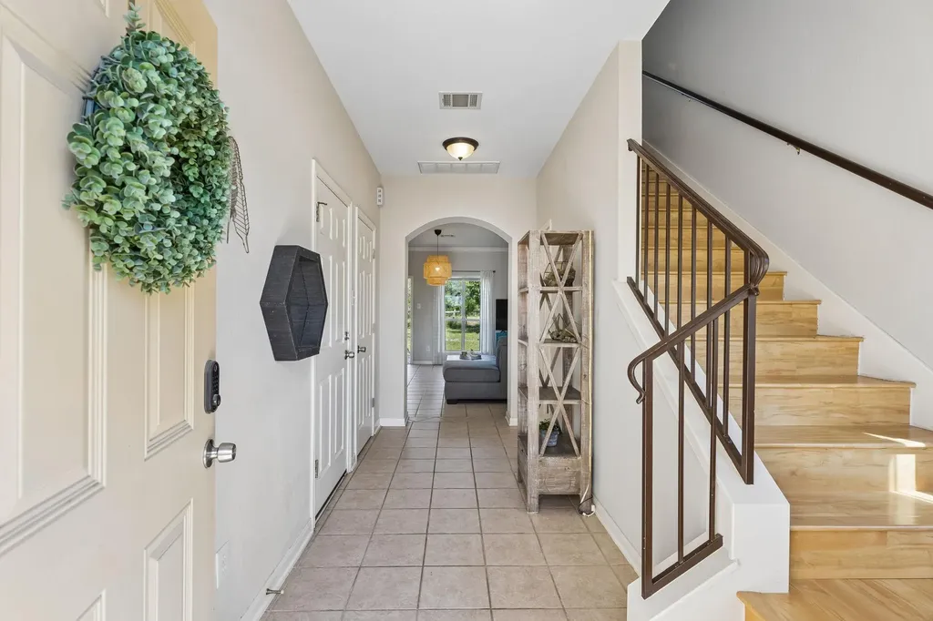 8909 Mountain Shadows Cove Austin TX 78735