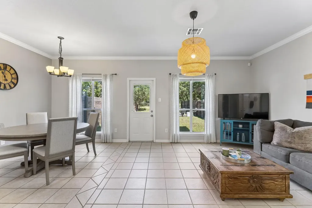 8909 Mountain Shadows Cove Austin TX 78735
