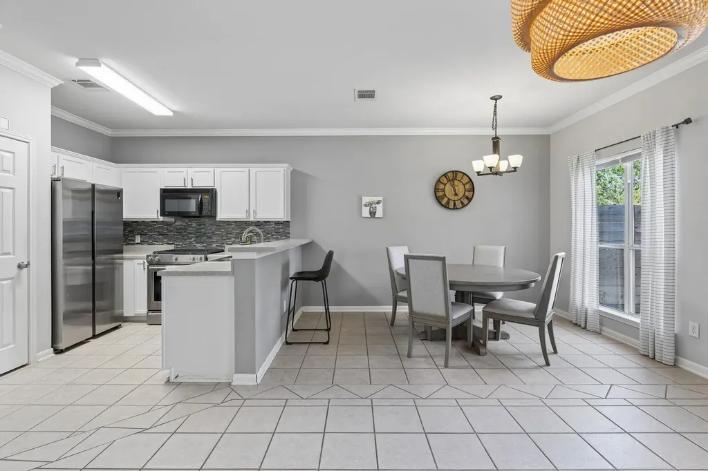 8909 Mountain Shadows Cove Austin TX 78735